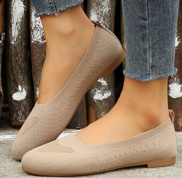 Flats für Damen – Bequeme atmungsaktive Schuhe mit kleinem Absatz und Stil