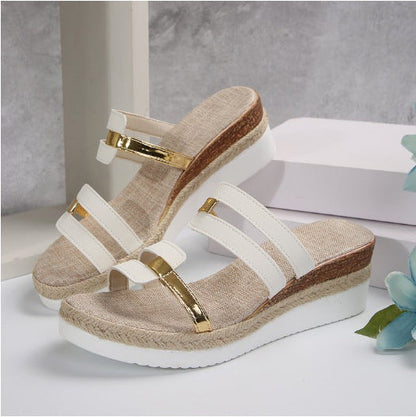 Sandalen Damen – Trendige Keilabsatz Sandalen mit goldenen Details für Sommer